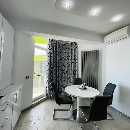 Apartament Apartament White Alezzi