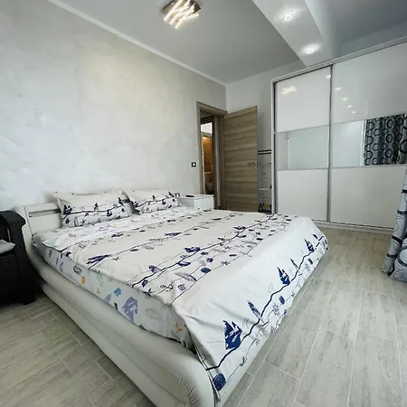 Apartament Apartament White Alezzi