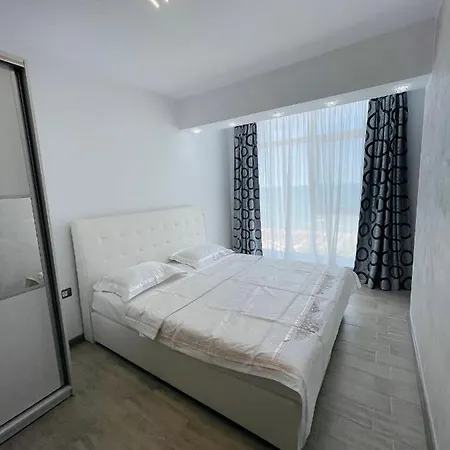 Apartament Apartament White Alezzi *
