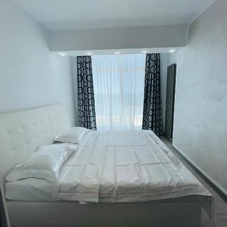 Apartament White Alezzi Apartament *
