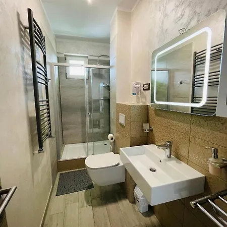 Apartament Apartament White Alezzi